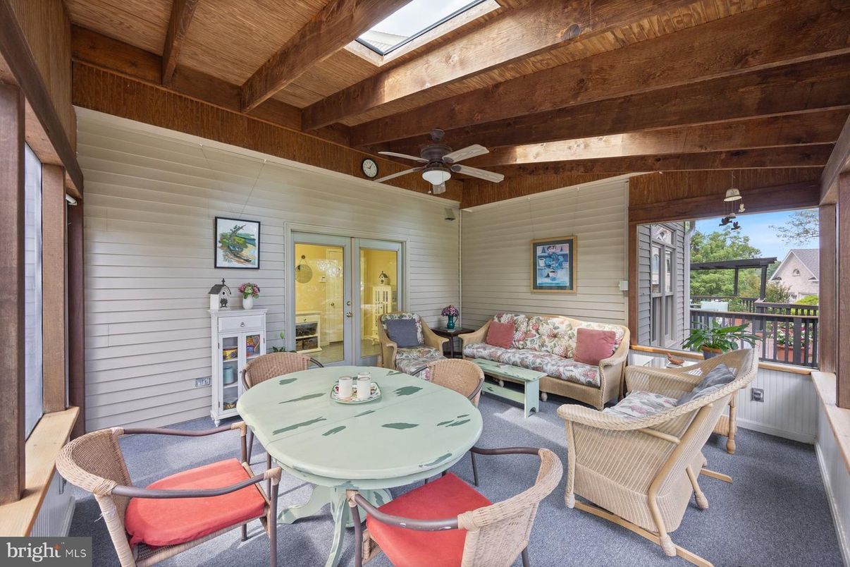 Dining room, Exterior, Living room, Wooden Beams, Wooden Ceilings