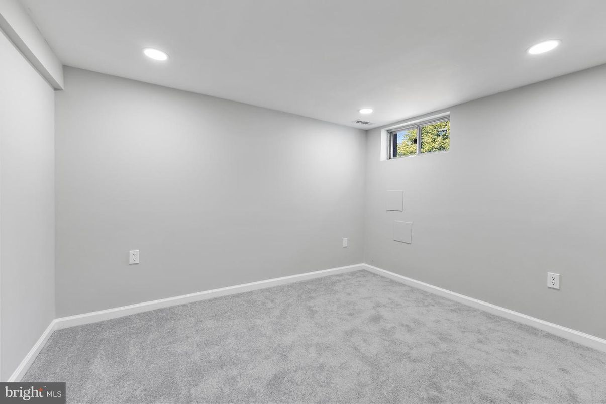 Empty room, Interior, Recessed Lighting