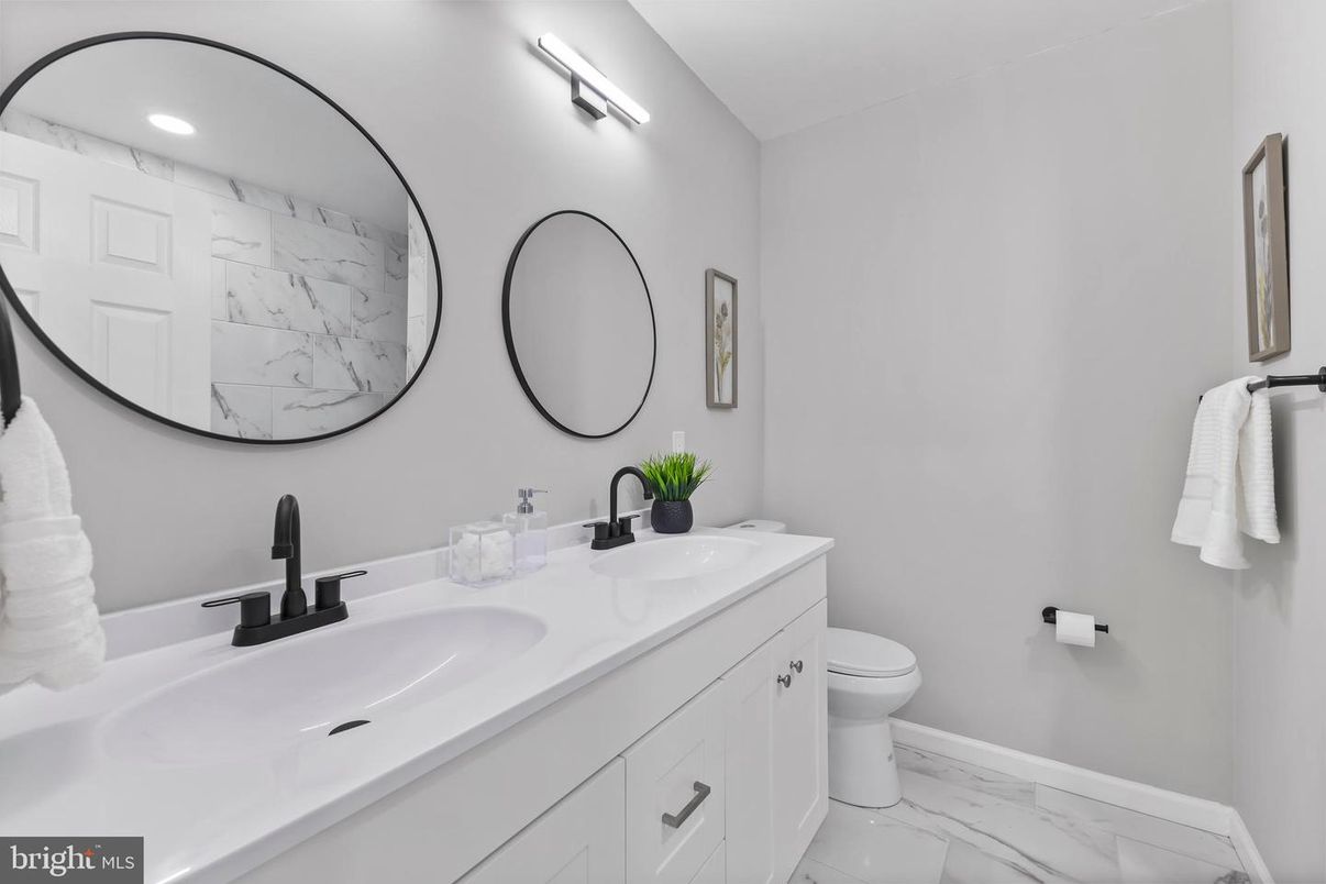 Bathroom, Dual Sink Vanities, Interior, Marble, Recessed Lighting