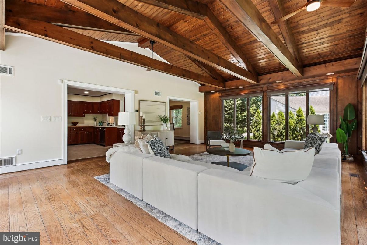 Interior, Kitchen, Living room, Recessed Lighting, Wooden Beams, Wooden Ceilings, Wood Texture Flooring