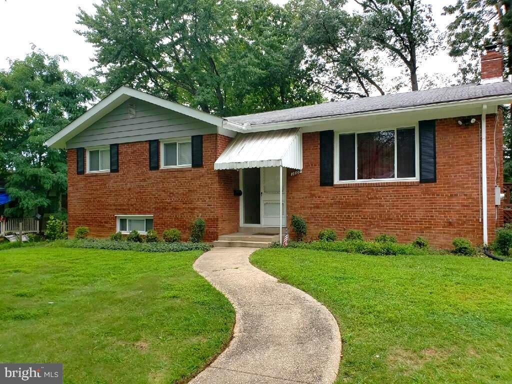 Exterior, Facade, Brick Facade, Split Level