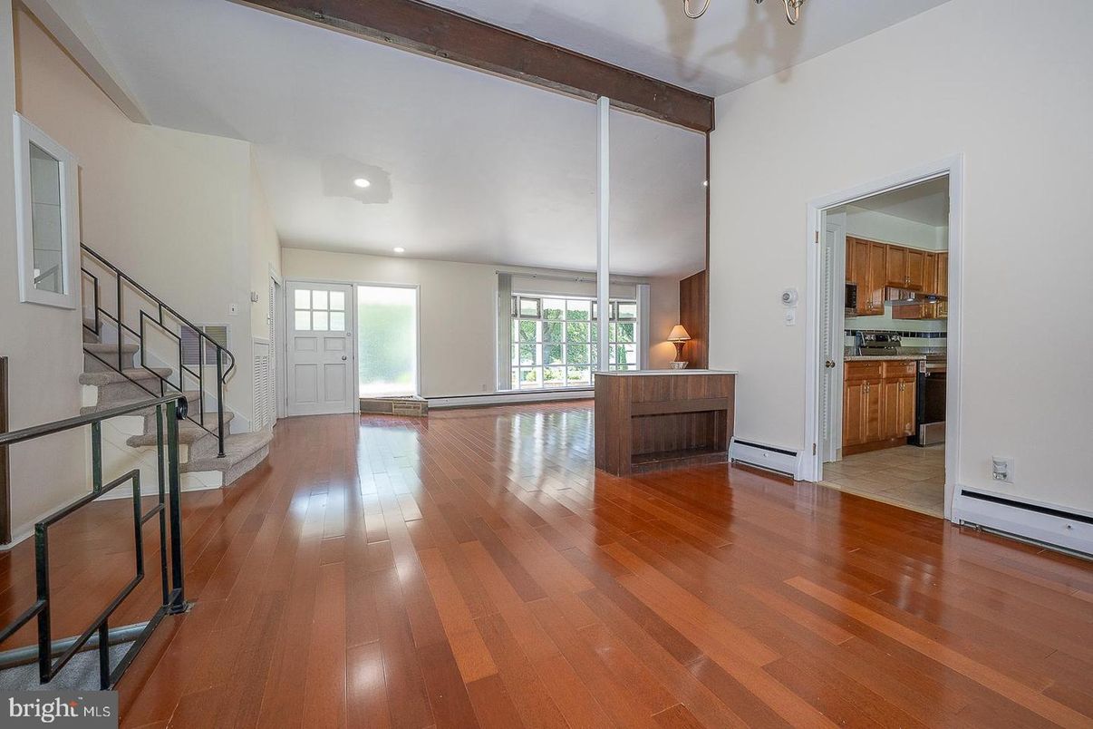 Empty room, Interior, Recessed Lighting, Wooden Beams, Wood Texture Flooring