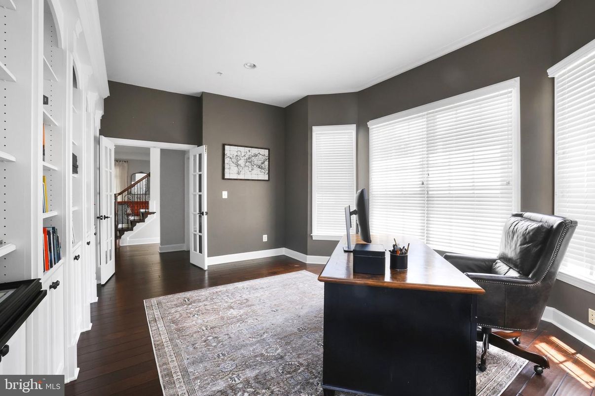 Home Office, Interior, Recessed Lighting, Wood Texture Flooring