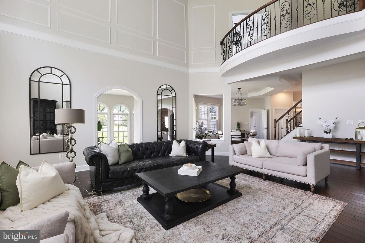 Chandelier, Dining room, Interior, Living room, Wood Texture Flooring