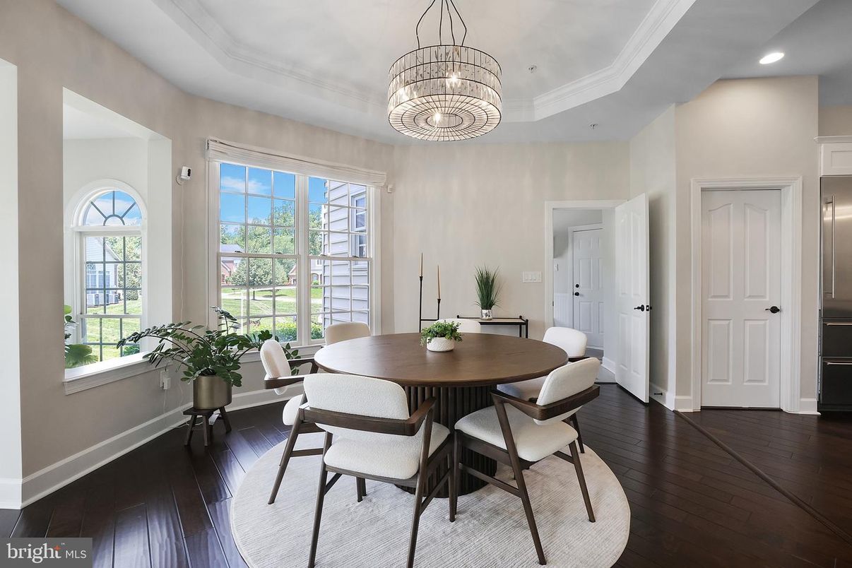 Chandelier, Dining room, Interior, Recessed Lighting, Wood Texture Flooring