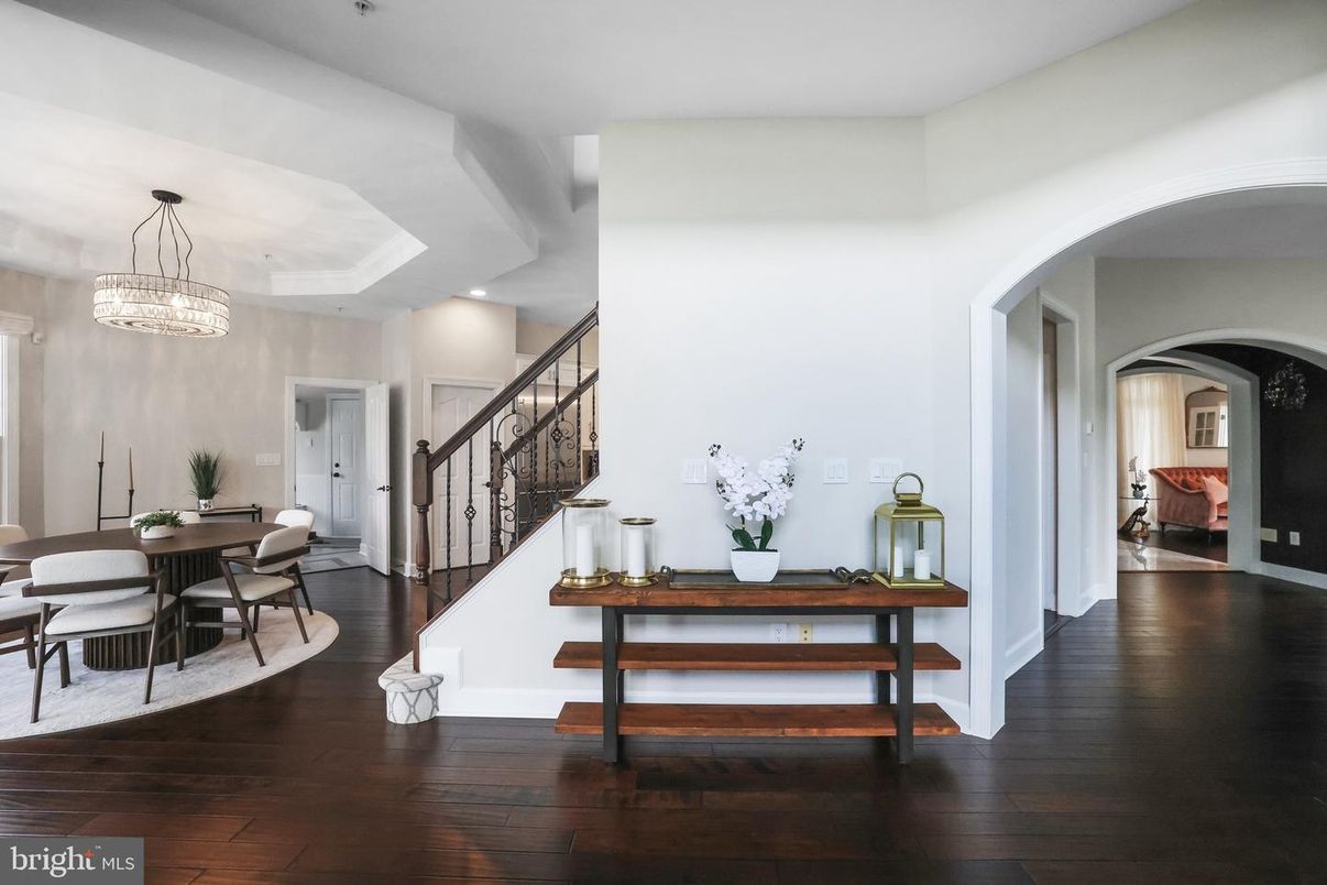 Chandelier, Dining room, Interior, Recessed Lighting, Wood Texture Flooring