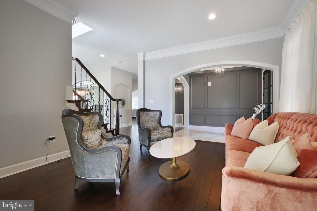 Chandelier, Interior, Living room, Recessed Lighting, Wood Texture Flooring