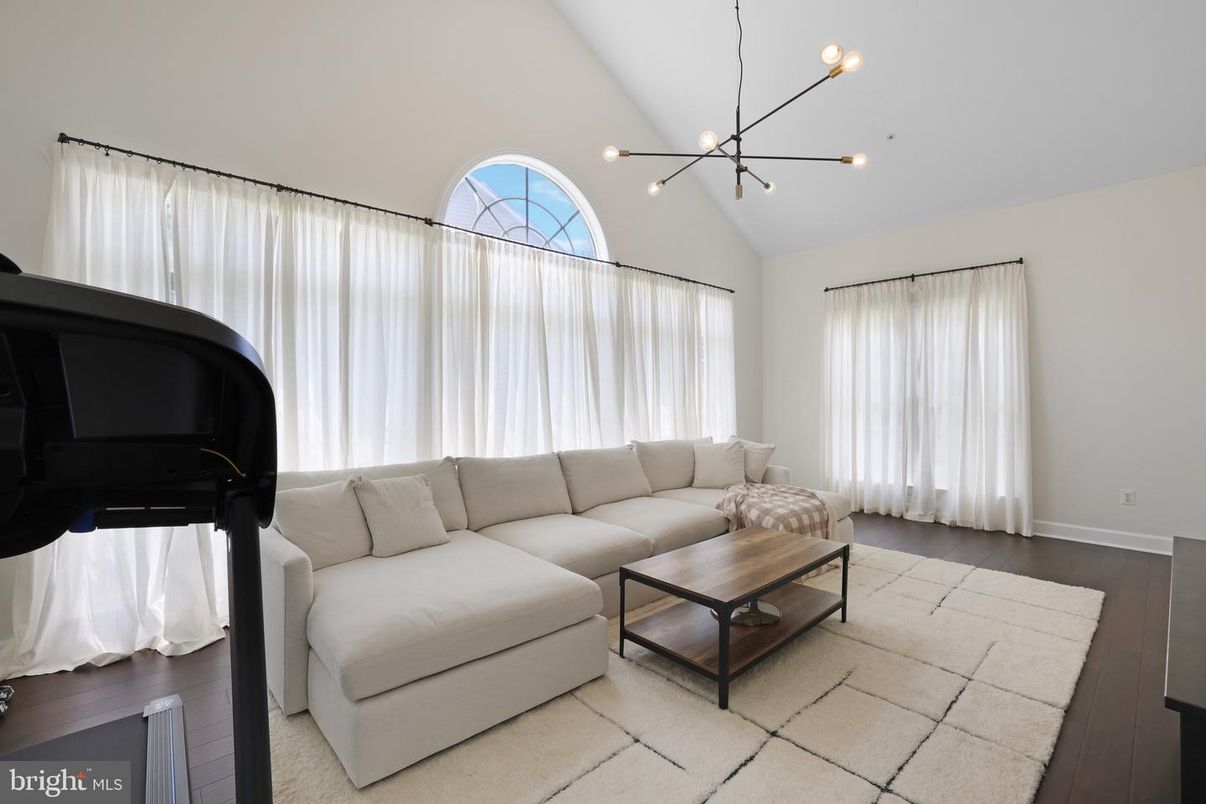 Interior, Living room, Pendant Lights, Wood Texture Flooring