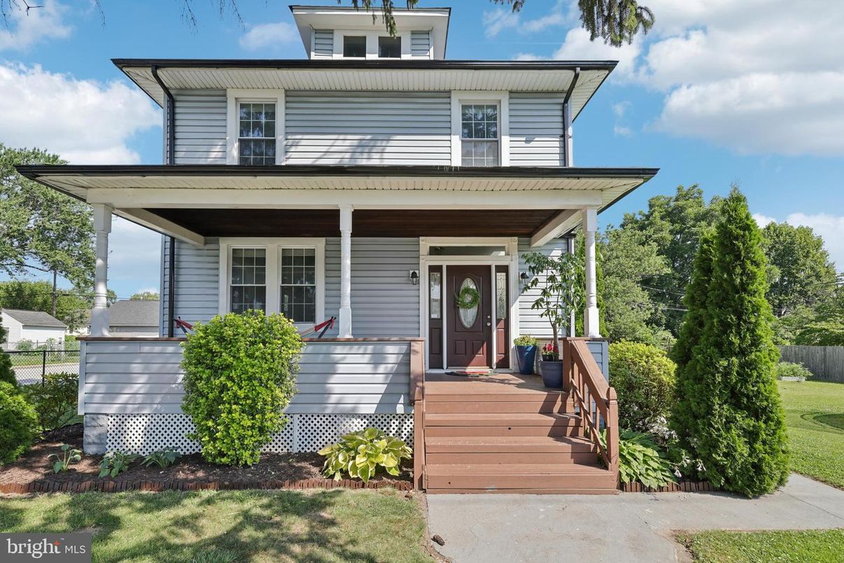 Exterior, Facade, American Foursquare
