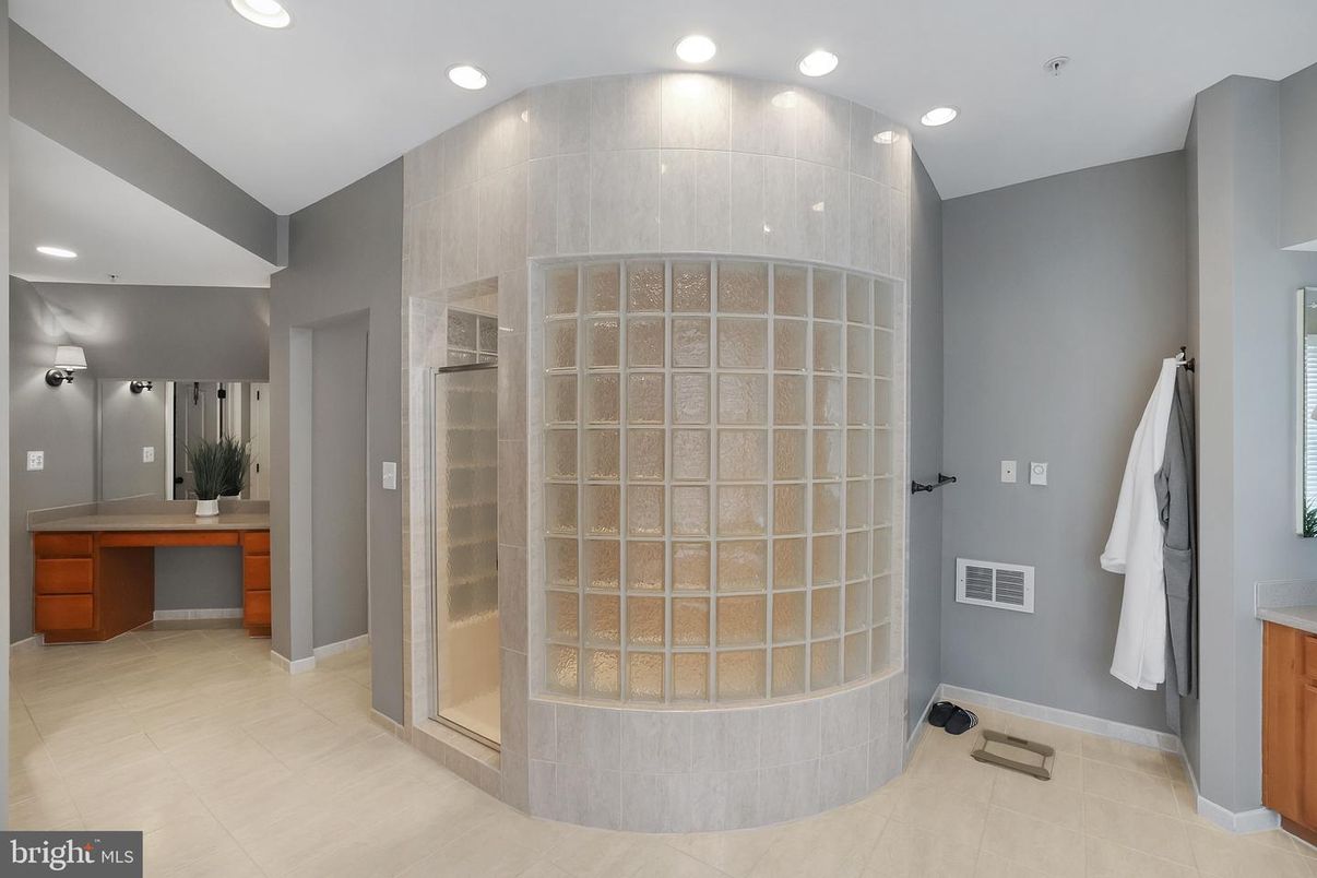 Bathroom, Interior, Recessed Lighting