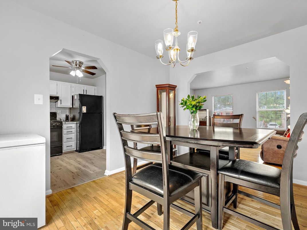 Chandelier, Dining room, Interior, Kitchen, Wood Texture Flooring