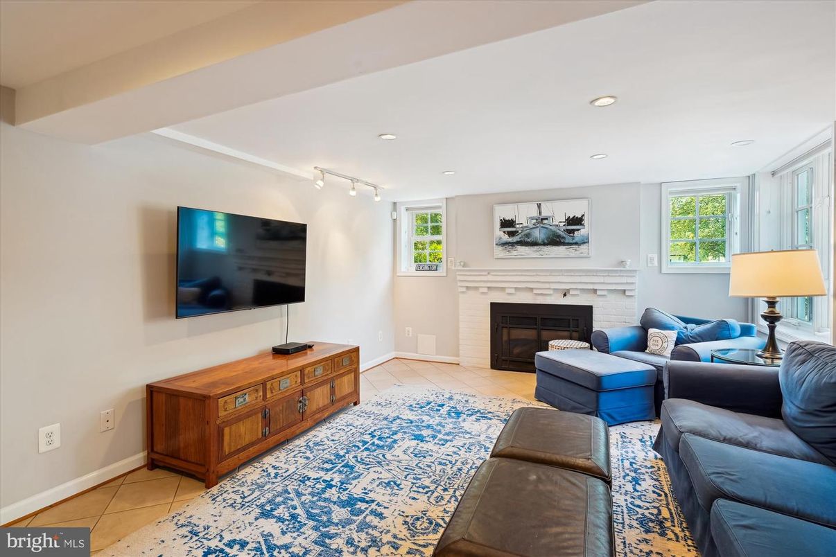 Fireplace, Interior, Living room, Recessed Lighting
