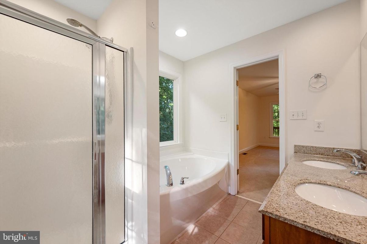 Bathroom, Dual Sink Vanities, Interior, Recessed Lighting