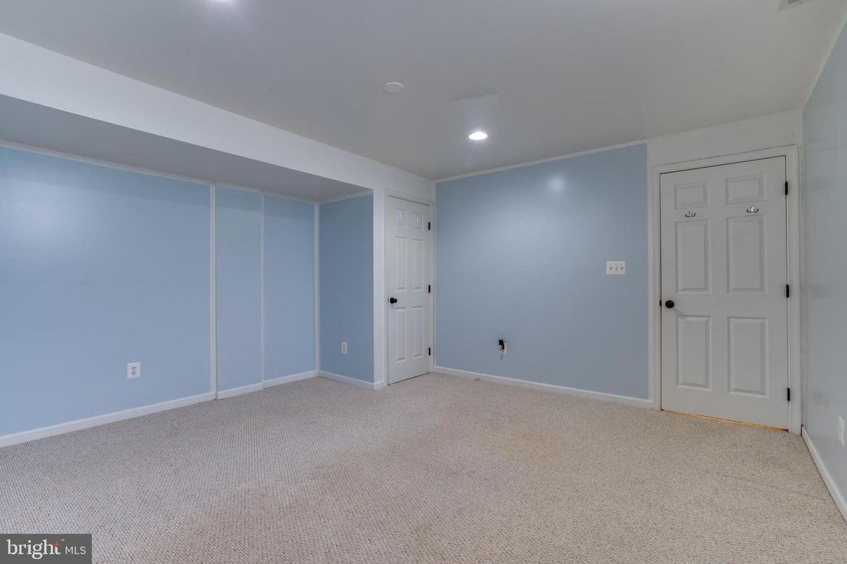Empty room, Interior, Recessed Lighting