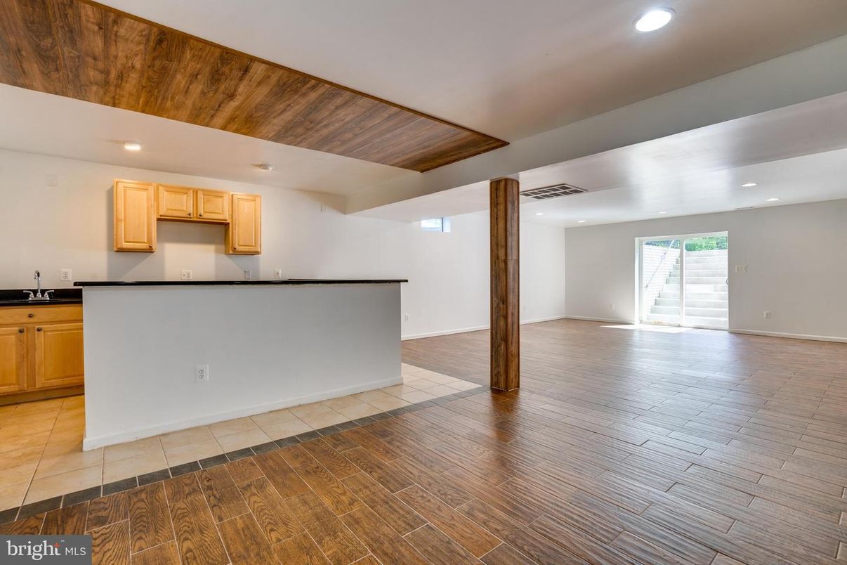 Interior, Kitchen, Recessed Lighting, Wooden Ceilings, Wood Texture Flooring