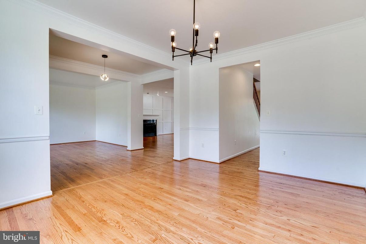 Empty room, Interior, Pendant Lights, Wood Texture Flooring