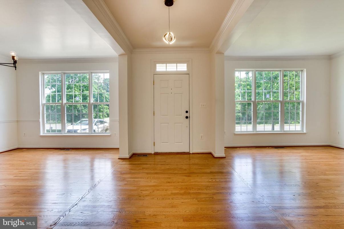 Empty room, Interior, Pendant Lights, Wood Texture Flooring