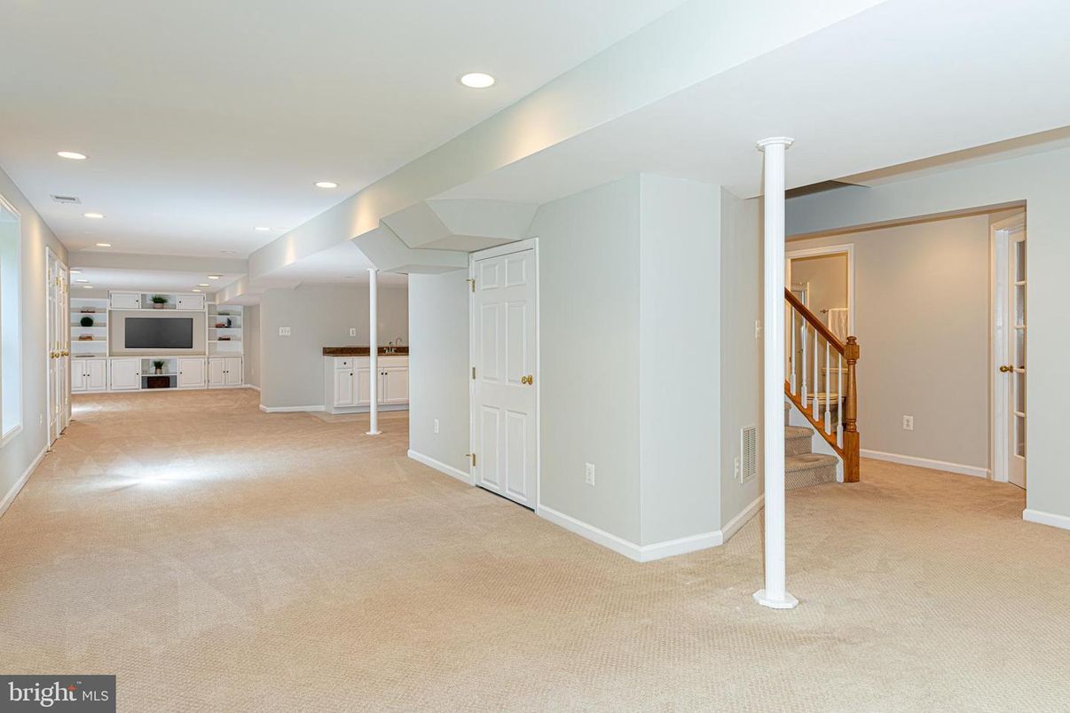 Empty room, Interior, Recessed Lighting