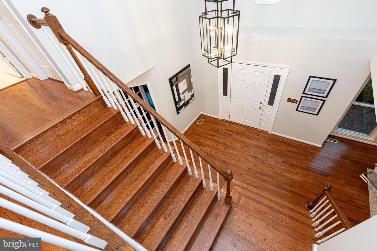 Interior, Pendant Lights, Wood Texture Flooring