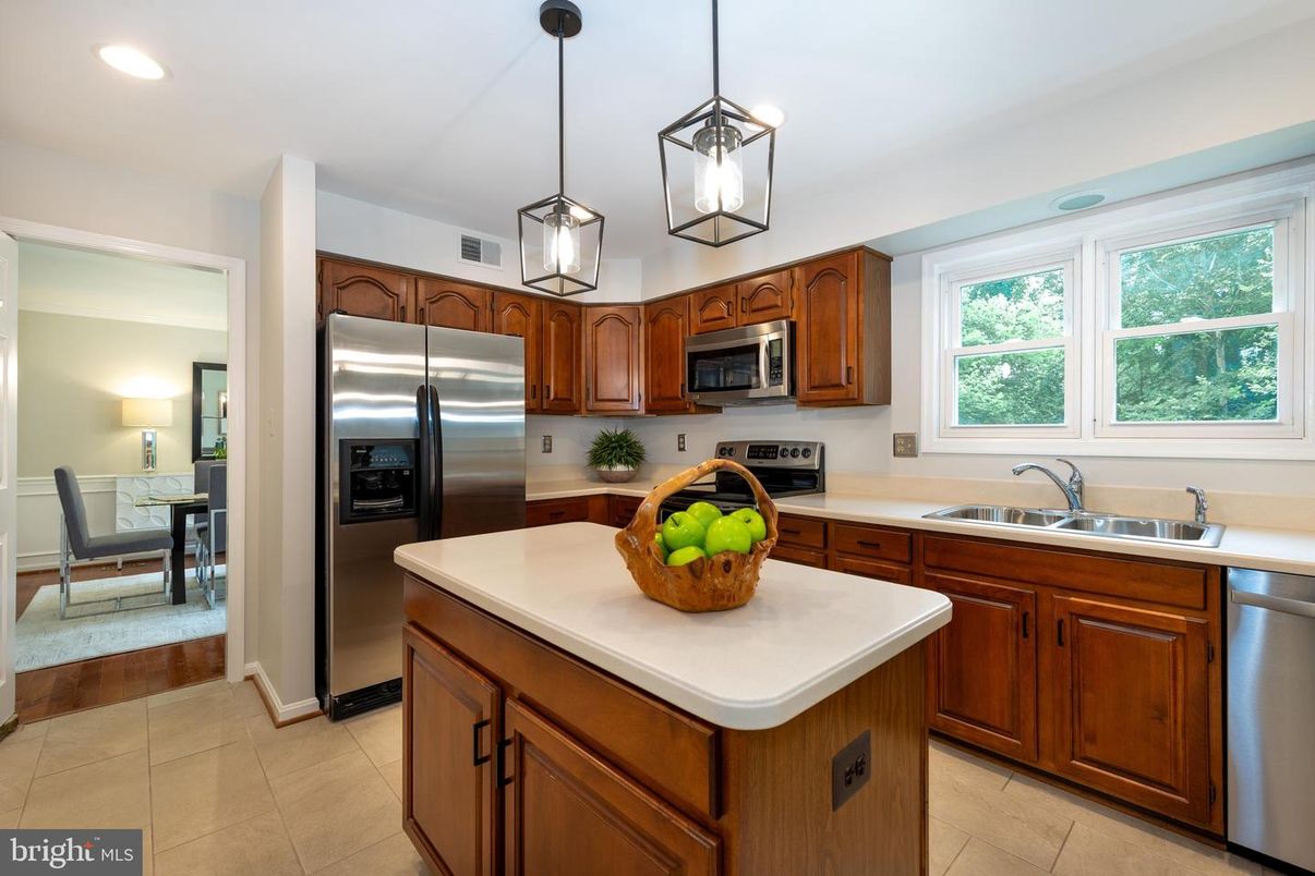 Dining room, Interior, Kitchen, Pendant Lights, Recessed Lighting, Stainless Steel Appliances
