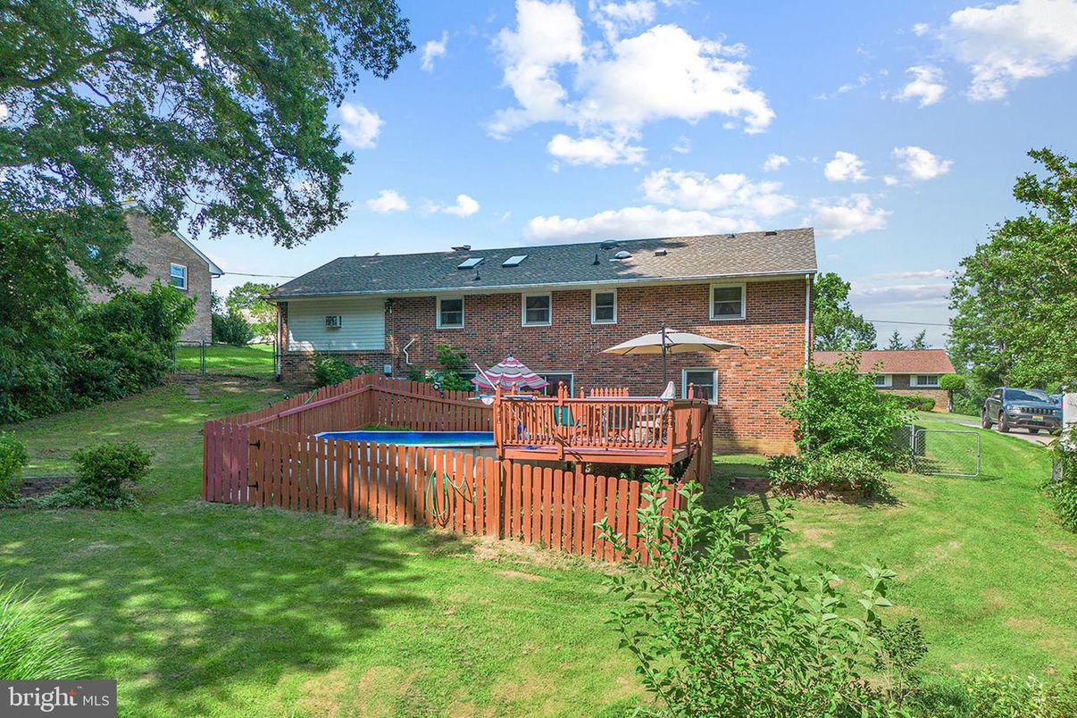 Backyard, Exterior, Pool