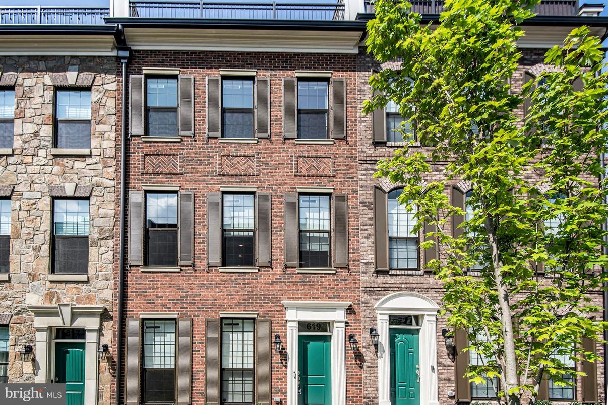 Exterior, Facade, Brick Facade, Rowhouse