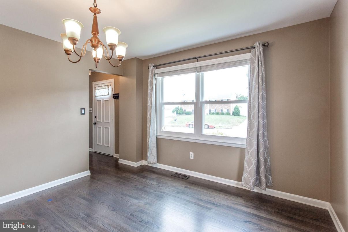 Chandelier, Empty room, Interior, Wood Texture Flooring