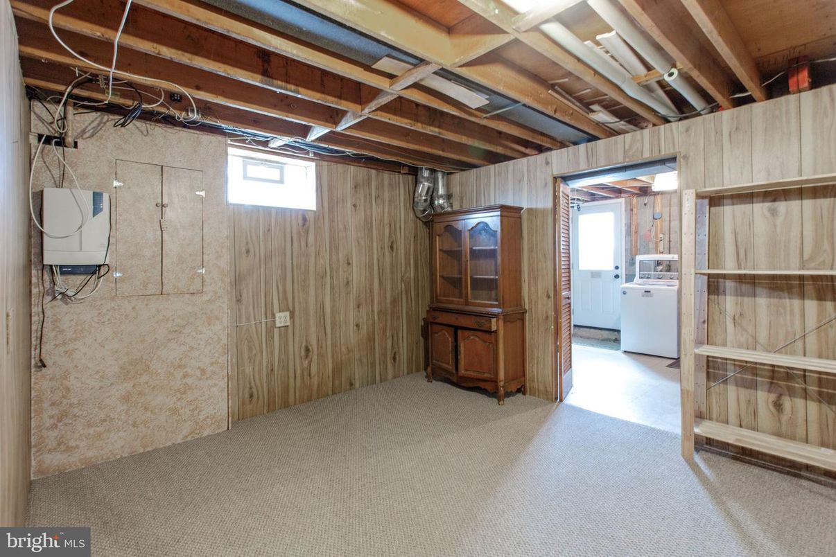Interior, Washer, Wooden Beams, Wooden Ceilings, Wooden Walls
