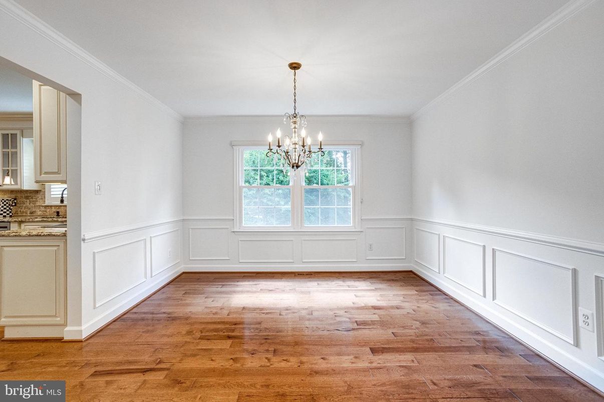 Chandelier, Empty room, Interior, Wood Texture Flooring