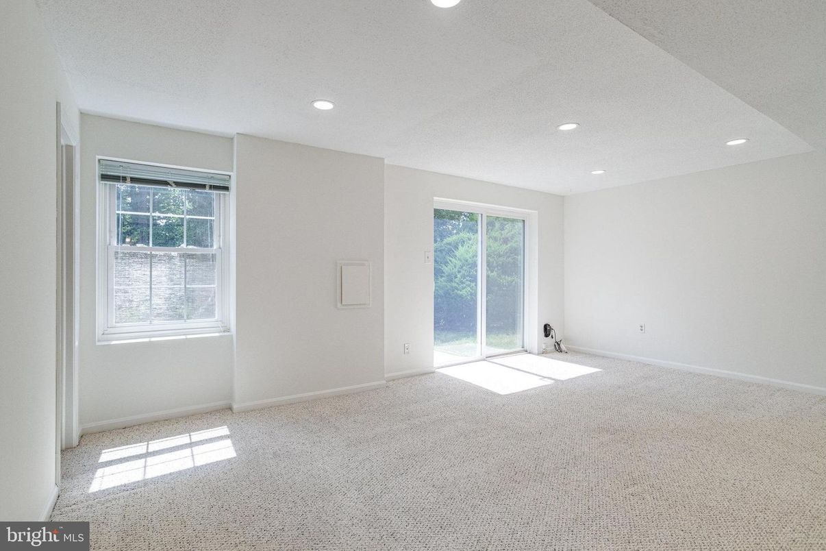 Empty room, Interior, Recessed Lighting