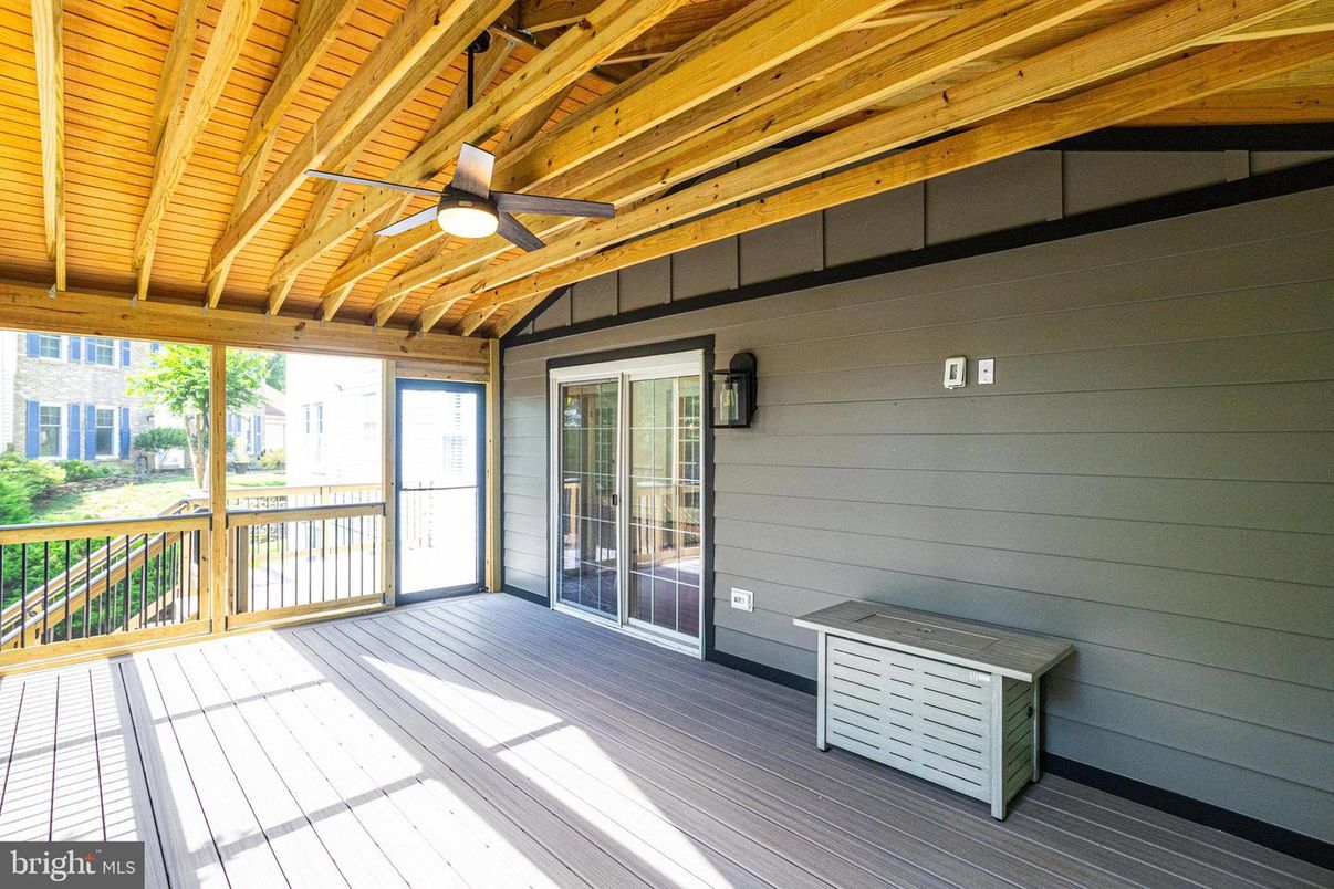Empty room, Interior, Wooden Beams, Wooden Ceilings, Wood Texture Flooring