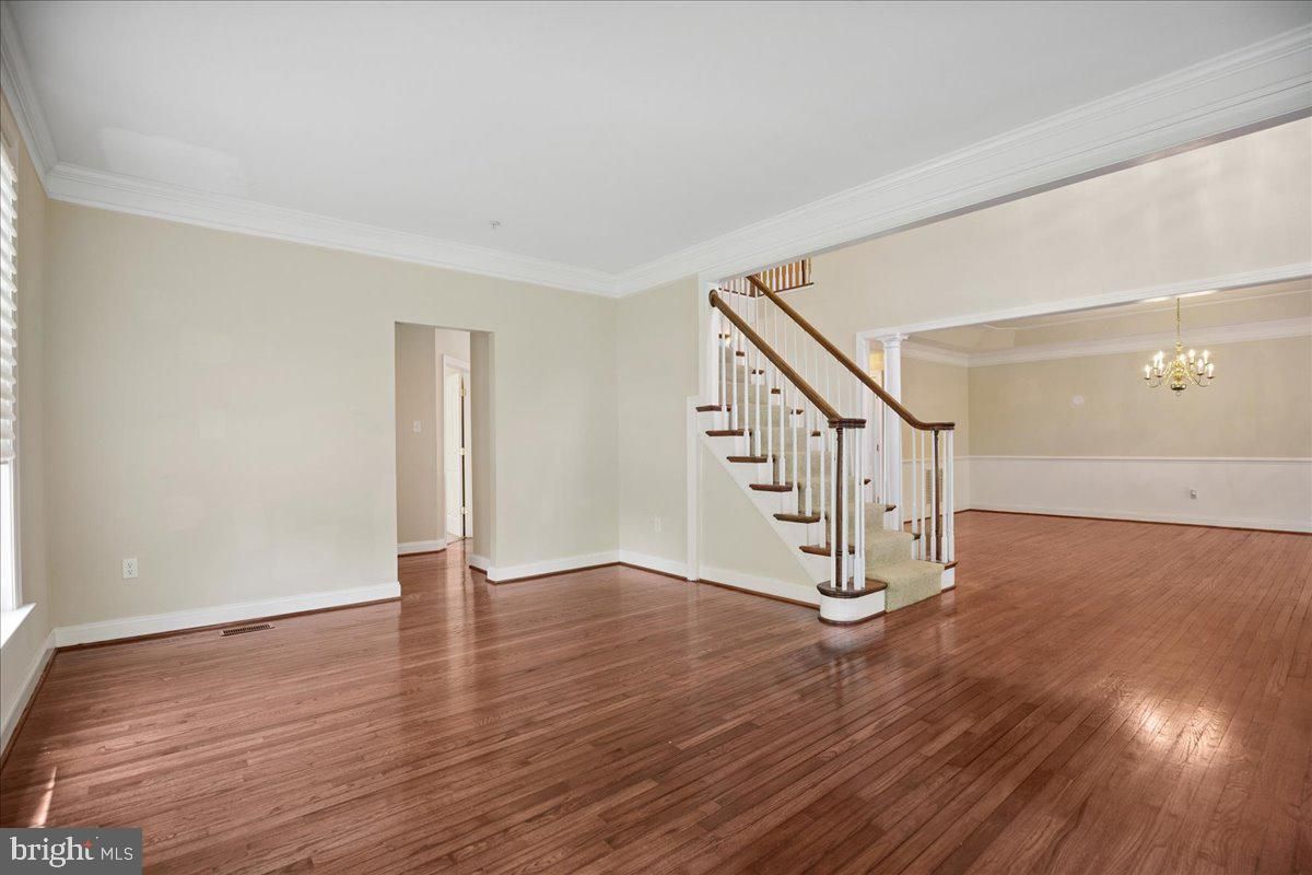 Chandelier, Empty room, Interior, Wood Texture Flooring