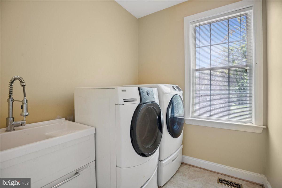 Interior, Washer