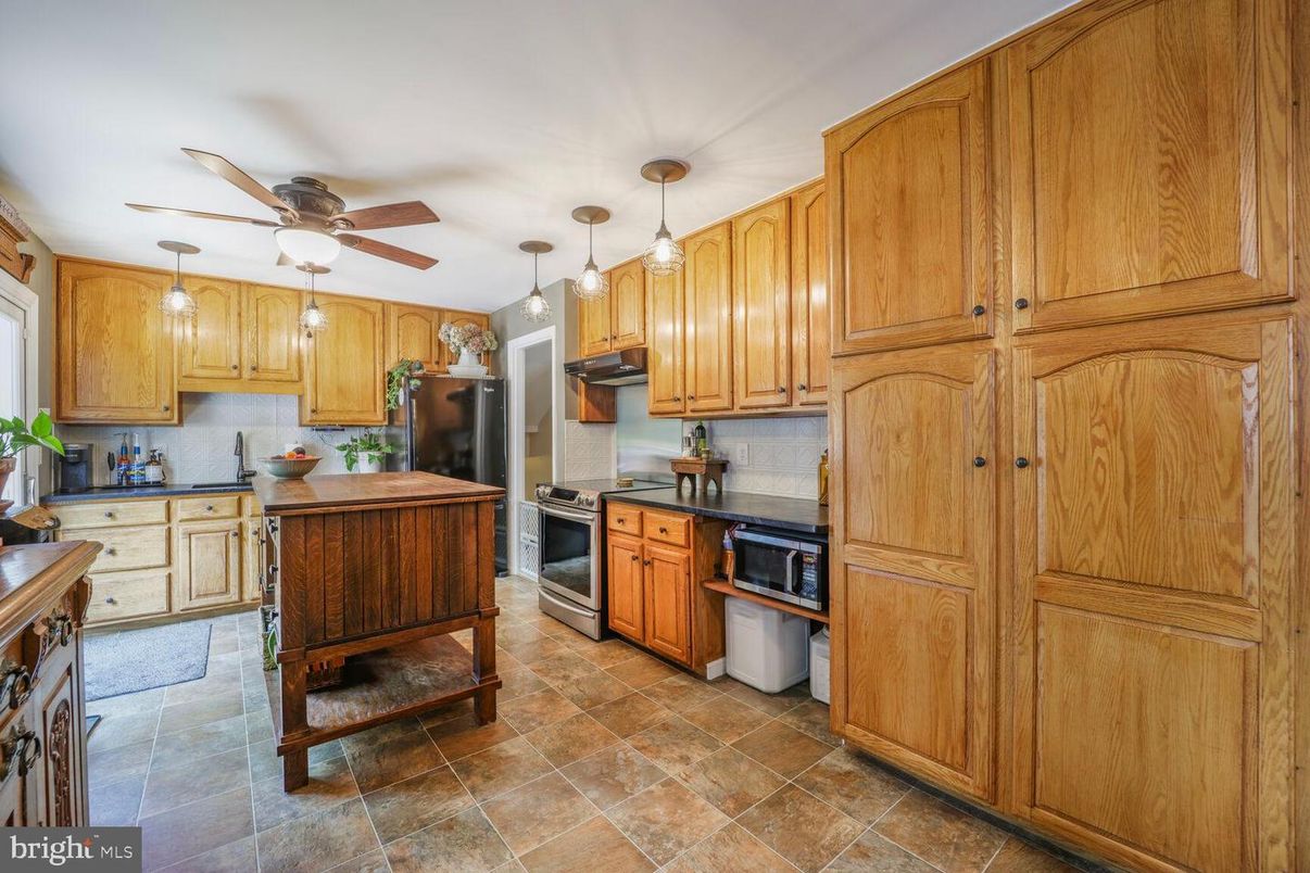 Interior, Kitchen, Pendant Lights, Stainless Steel Appliances