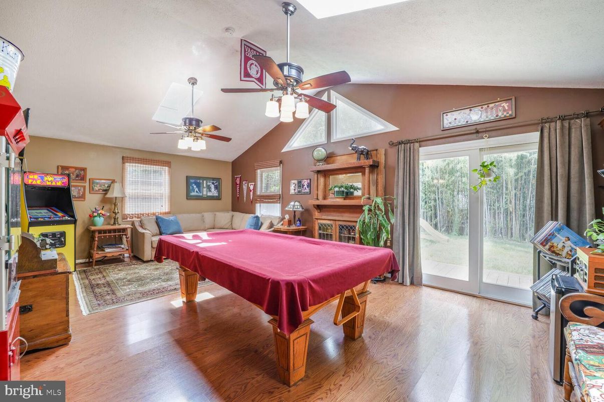 Billiard Table, Game Room, Interior, Wood Texture Flooring