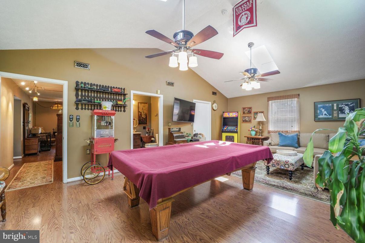 Billiard Table, Game Room, Interior, Wood Texture Flooring