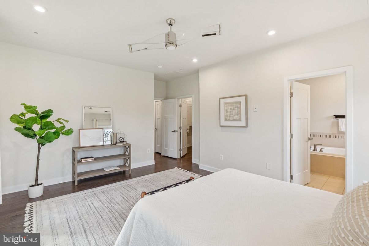 Bathroom, Bedroom, Interior, Recessed Lighting, Wood Texture Flooring