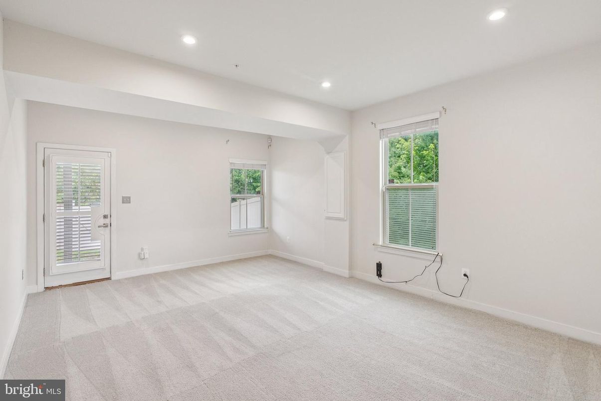 Empty room, Interior, Recessed Lighting