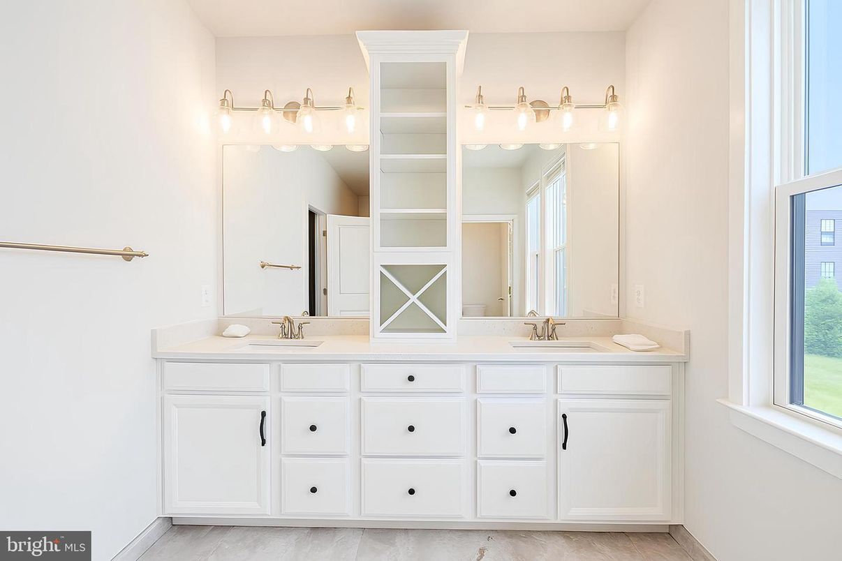Bathroom, Dual Sink Vanities, Interior