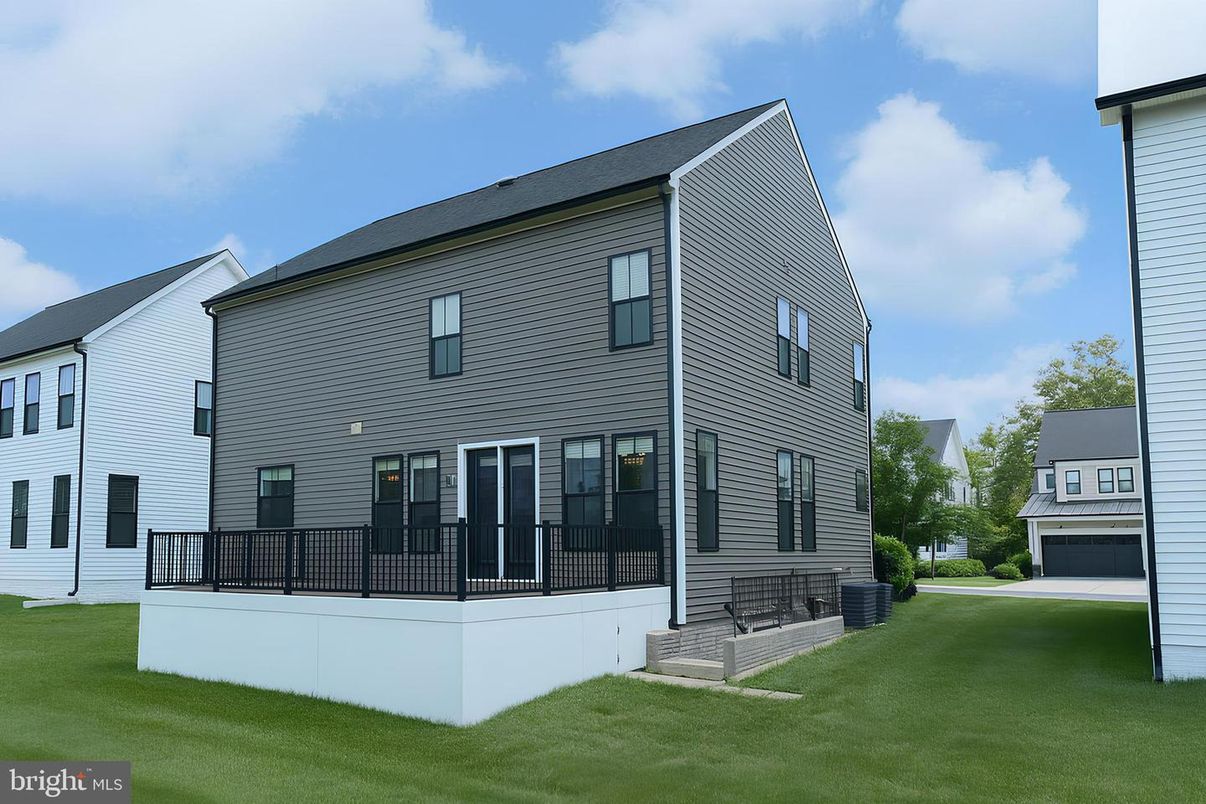 Backyard, Exterior, Facade, Modern