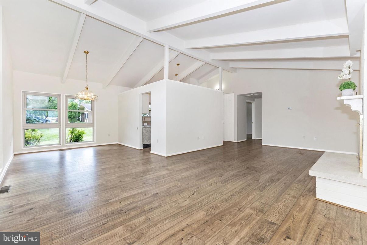 Empty room, Interior, Pendant Lights, Wood Texture Flooring