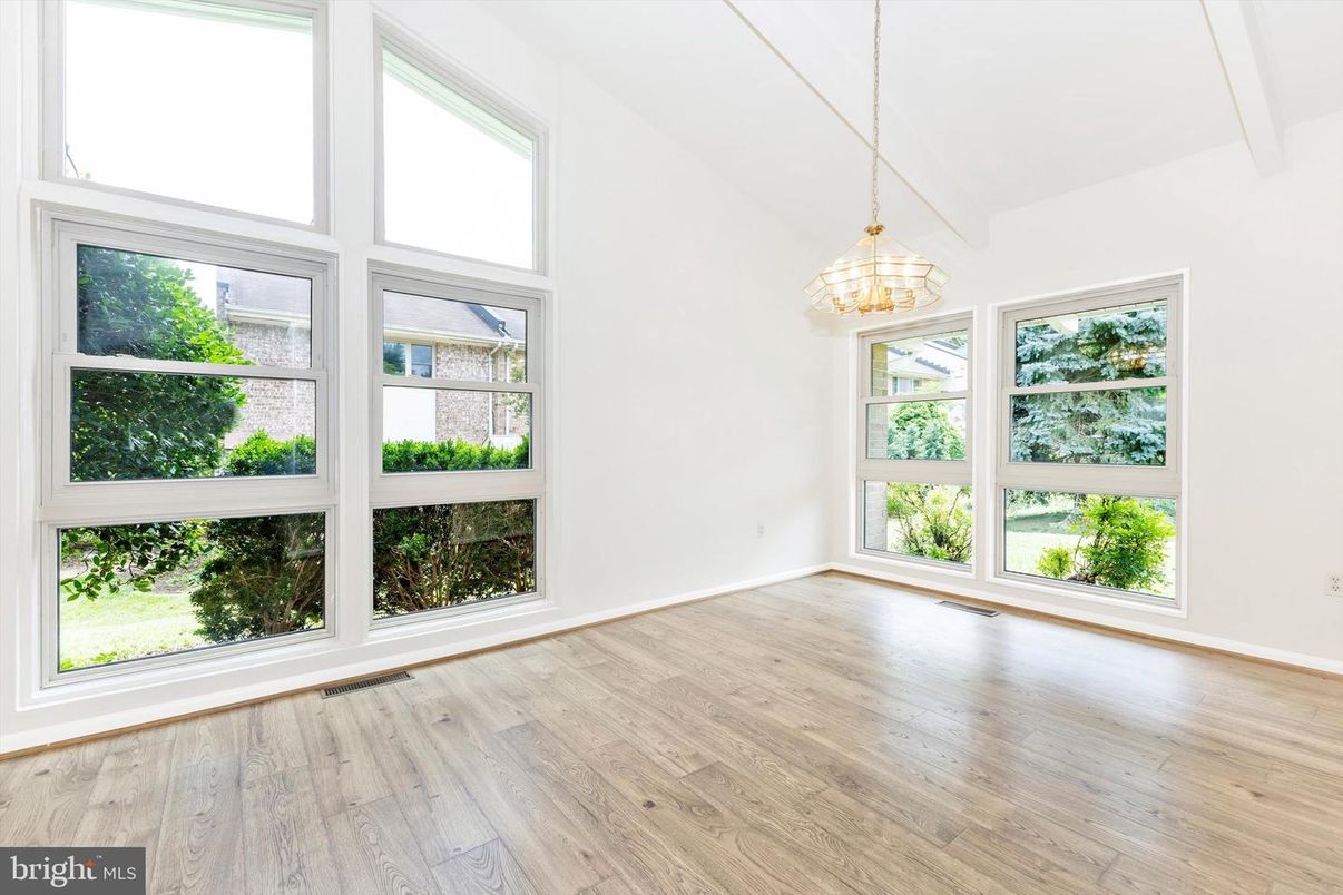 Empty room, Interior, Pendant Lights, Wood Texture Flooring