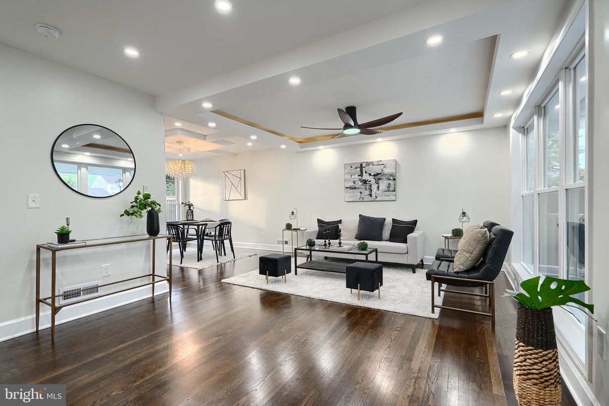Dining room, Interior, Living room, Recessed Lighting, Wood Texture Flooring