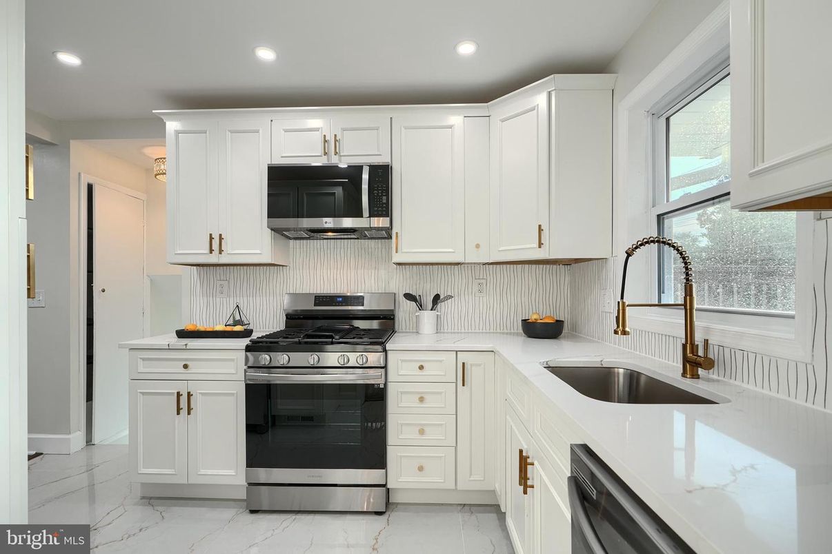 Interior, Kitchen, Marble, Recessed Lighting, Stainless Steel Appliances