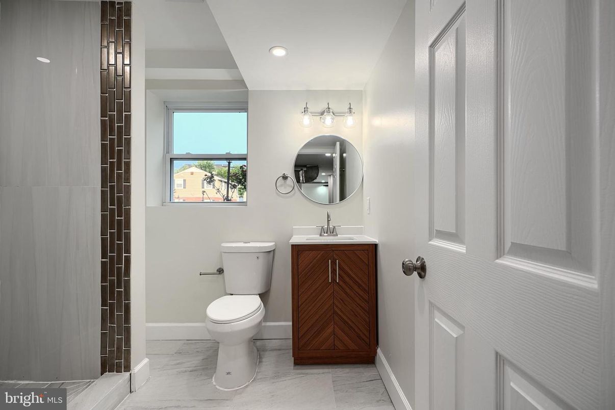 Bathroom, Interior, Marble, Recessed Lighting