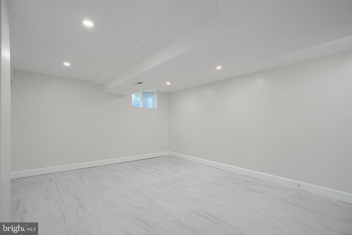 Empty room, Interior, Marble, Recessed Lighting