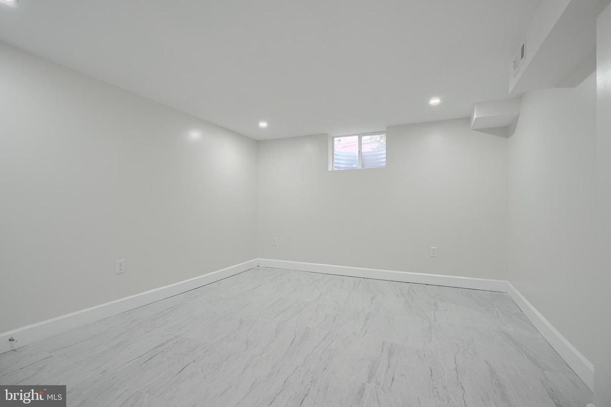 Empty room, Interior, Marble, Recessed Lighting
