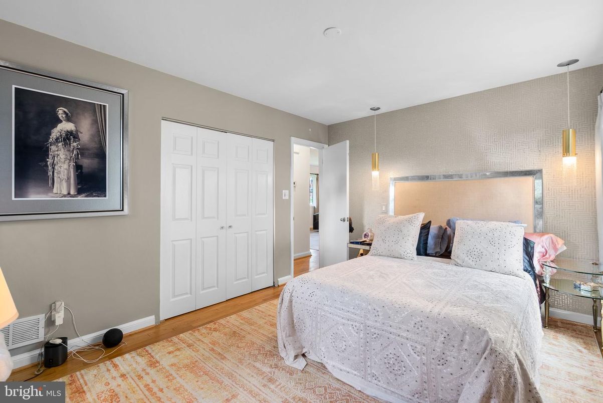 Bedroom, Interior, Pendant Lights, Wood Texture Flooring