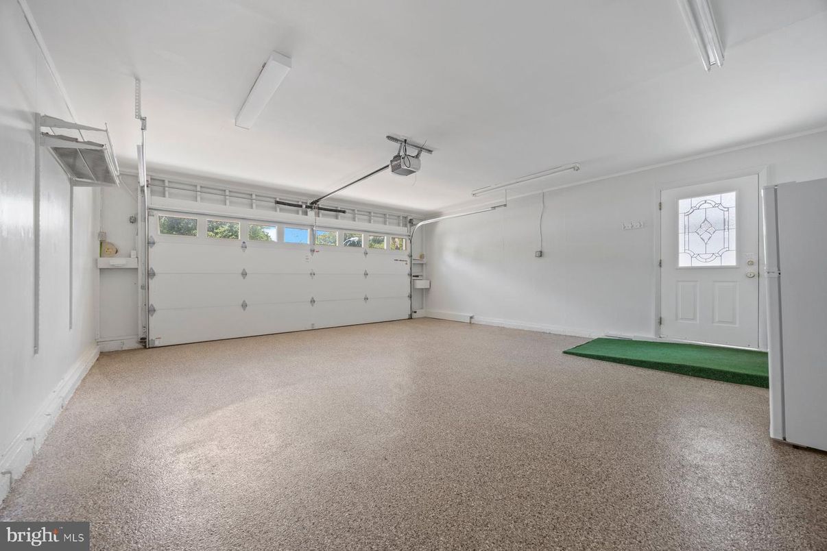 Garage, Interior