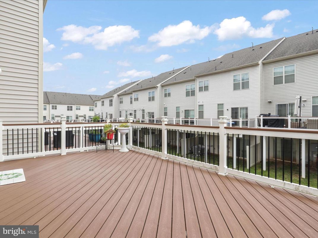 Exterior, Wood Texture Flooring